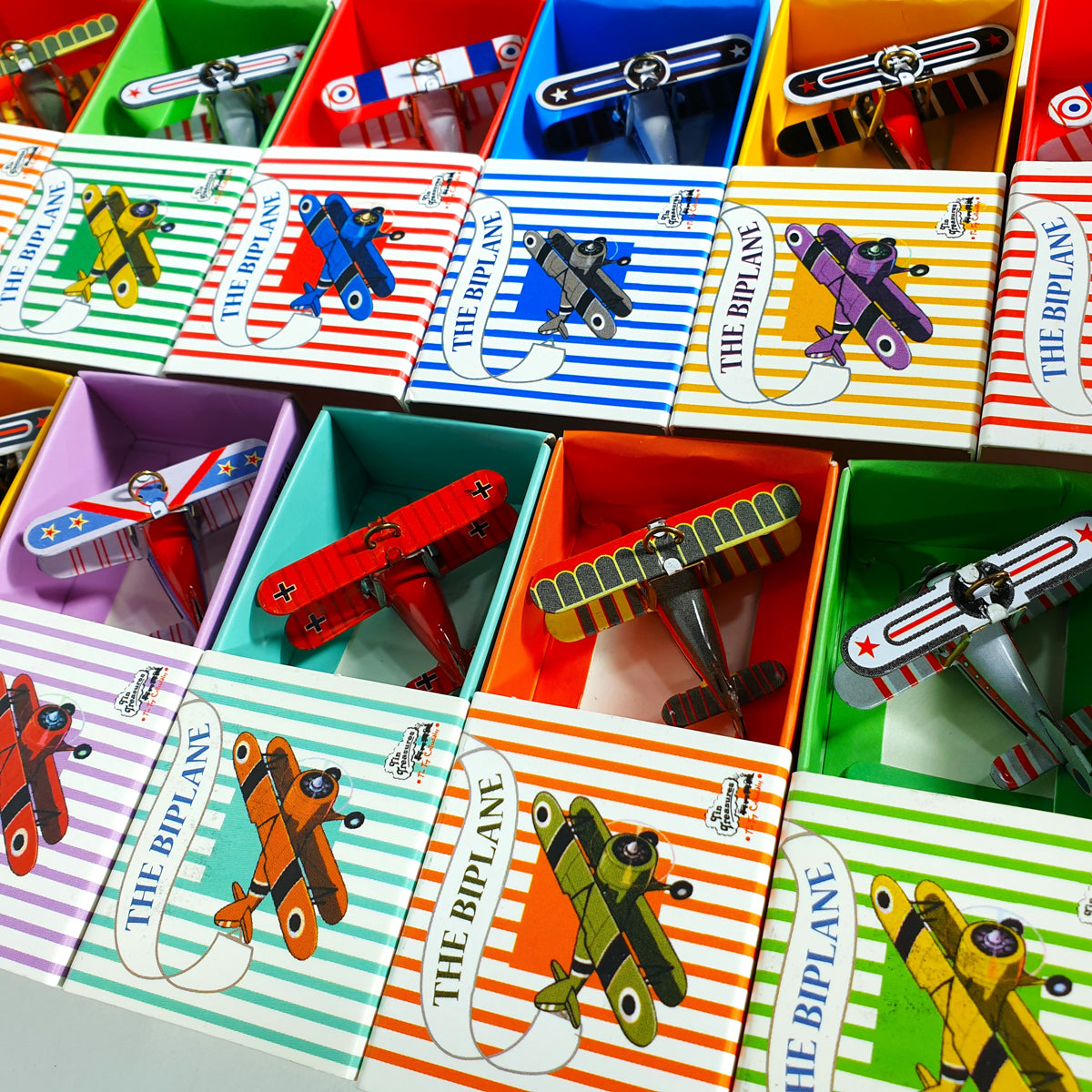 Decorative tin airplanes 4 x 4 x 2 cm