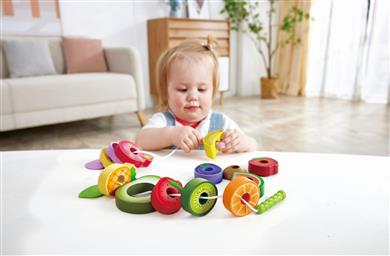 Hape Early Explorer Ξύλινα Φρούτα Με Κορδόνι Caterpillar