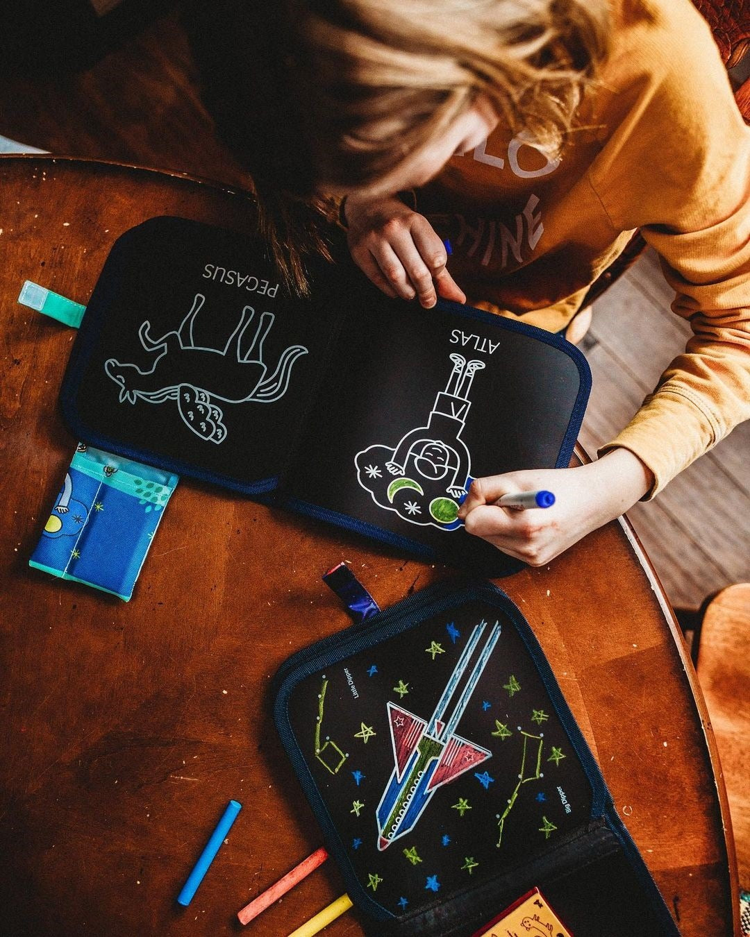 Jaq Jaq Bird: Blackboard Coloring Book with Safari Chalks