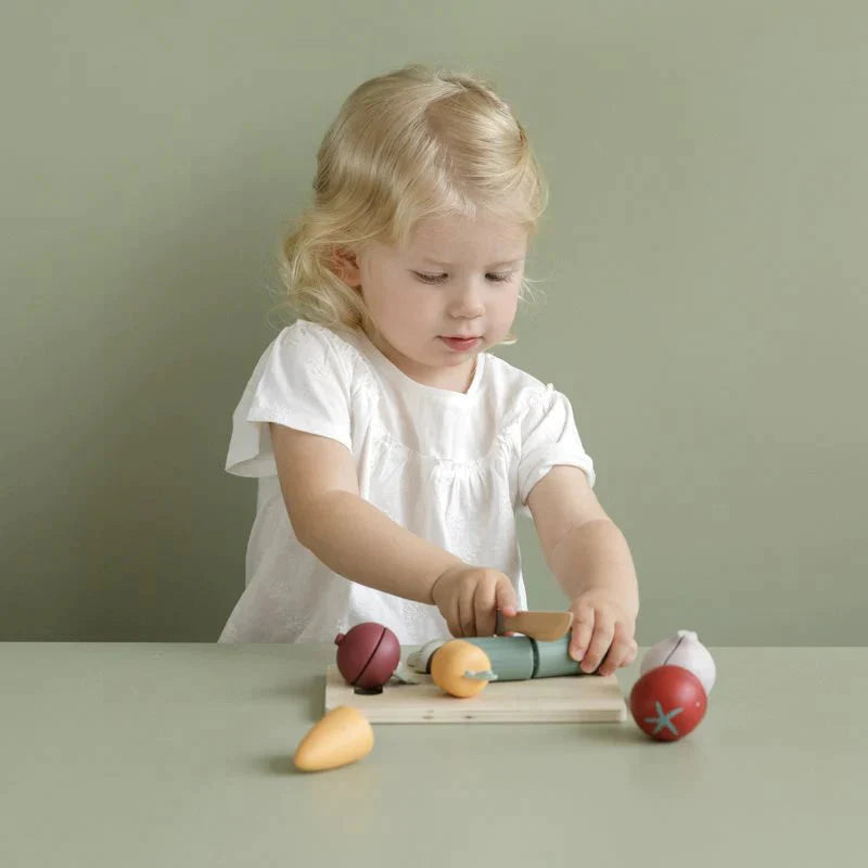 Little Dutch Wooden cutting board with vegetables