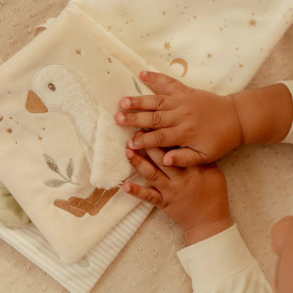 Little Dutch Υφασμάτινο βιβλιαράκι δραστηριοτήτων Newborn Naturals GRS