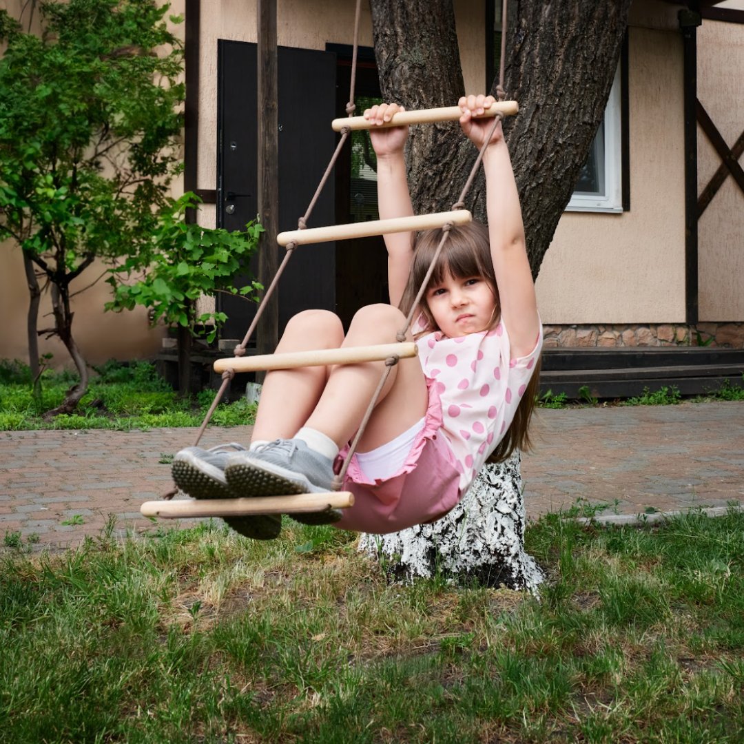 Climbing ladder with rope for children 3-9 years old.