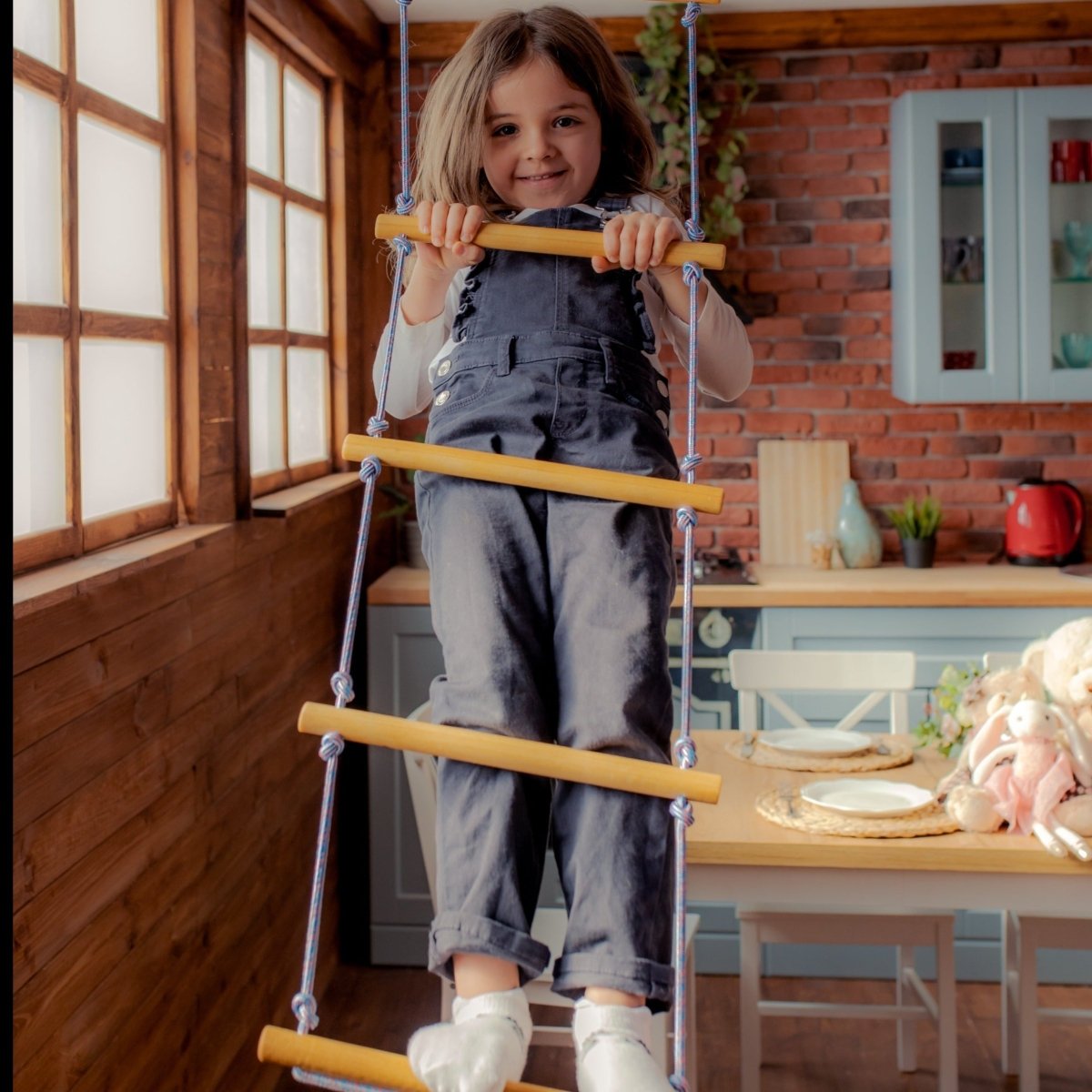 Climbing ladder with rope for children 3-9 years old.