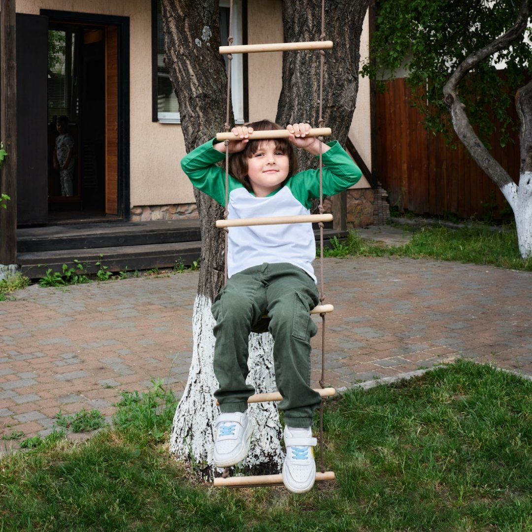 Climbing ladder with rope for children 3-9 years old.