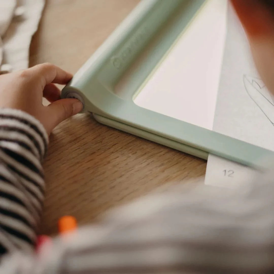 KIDYWOLF: Tablet ζωγραφικής με φως, 2 όψεων με οθόνη LΕD & μαυροπίνακα- Επαναφορτιζόμενο