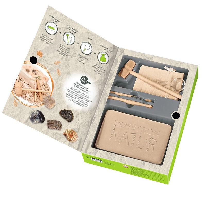 Moses. *NP*Expedition Nature The large fossil excavation set